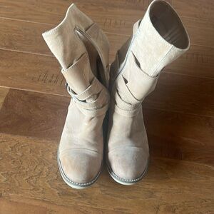 Sundance size 38 actual 8 slightly worn